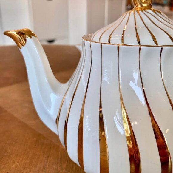 Vintage Sadler “Gold Swirl” teapot with cream and sugar - Picture 3 of 8